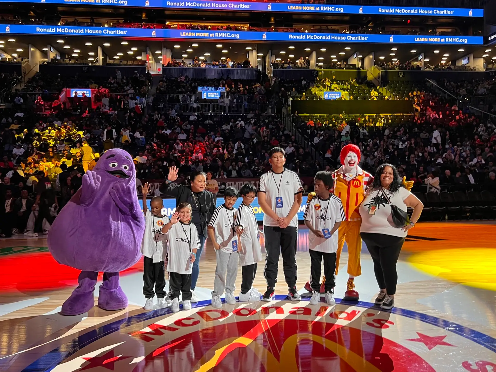Mcdonald'S All American Basketball Team Makes Epic Entrance At Ronald Mcdonald House 6 mcdonald's all american games