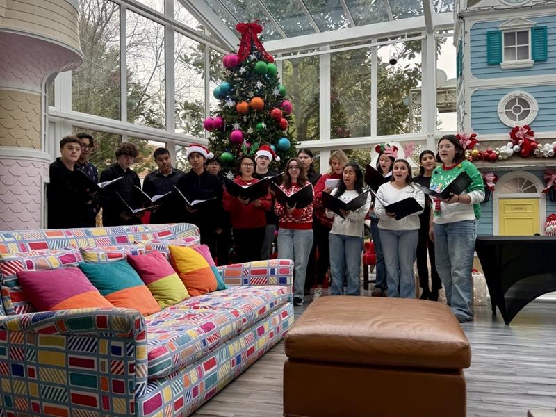 Macy'S Brings Holiday Cheer To Hospitalized Families 2 image 2025 12 08t105510.493