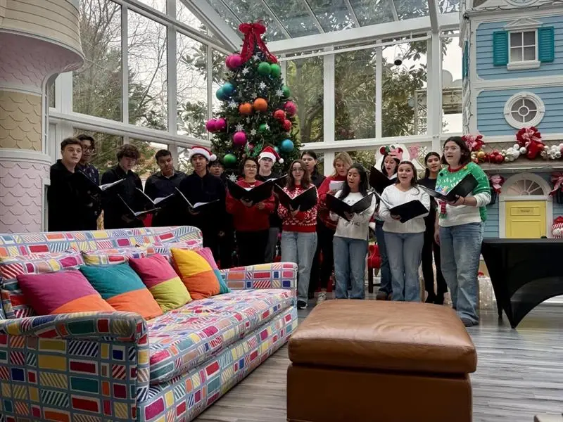 Macy'S Brings Holiday Cheer To Hospitalized Families 2 image 2025 12 08t105510.493