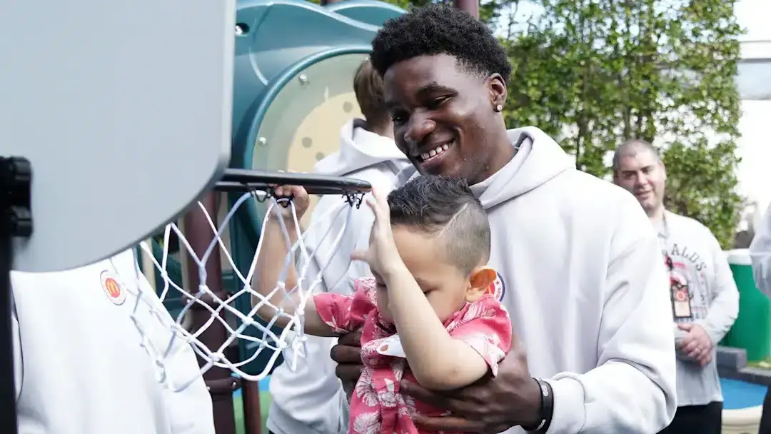 Mcdonald'S All American Basketball Team Makes Epic Entrance At Ronald Mcdonald House 4 basketw